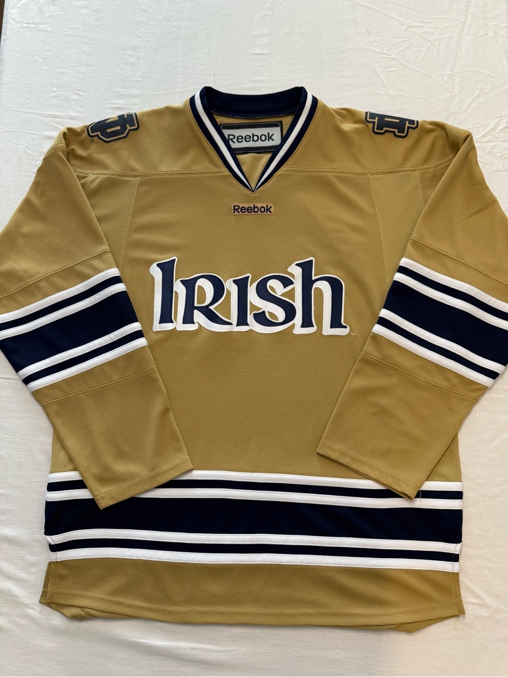 Reebok Men’s Replica Notre Dame Irish Hockey Jersey in Gold and Navy Size L